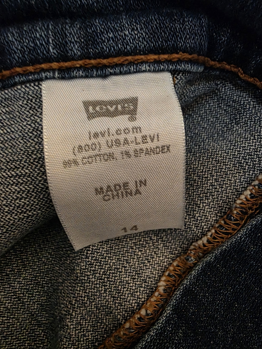 Levi's Women's 515 Denim Shorts - Picture 5 of 5